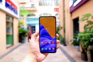 拼多多遭遇大面積“薅羊毛”；京東春節(jié)照常送貨